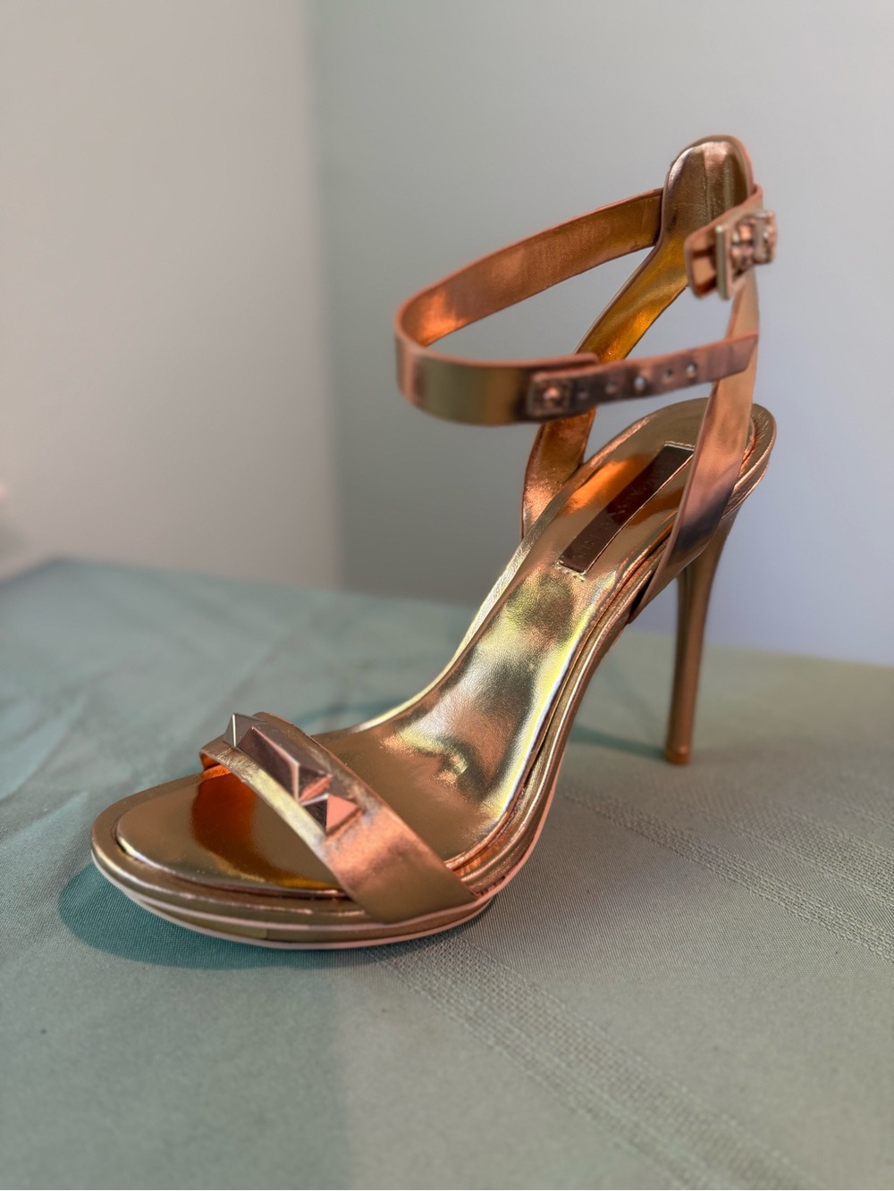 BCBGMAXAZRIA "Freesia" Gold Leather Sandal Studded Heels 10 BNIB